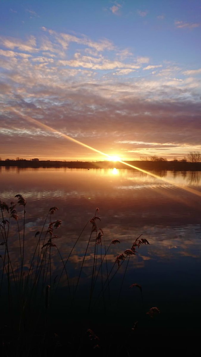 PinchesRetreat's tweet photo. Sunrise over Pinches sent in to us by our neighbours 🍂🍁🌤🧡 https://t.co/Yhg7MyPp71