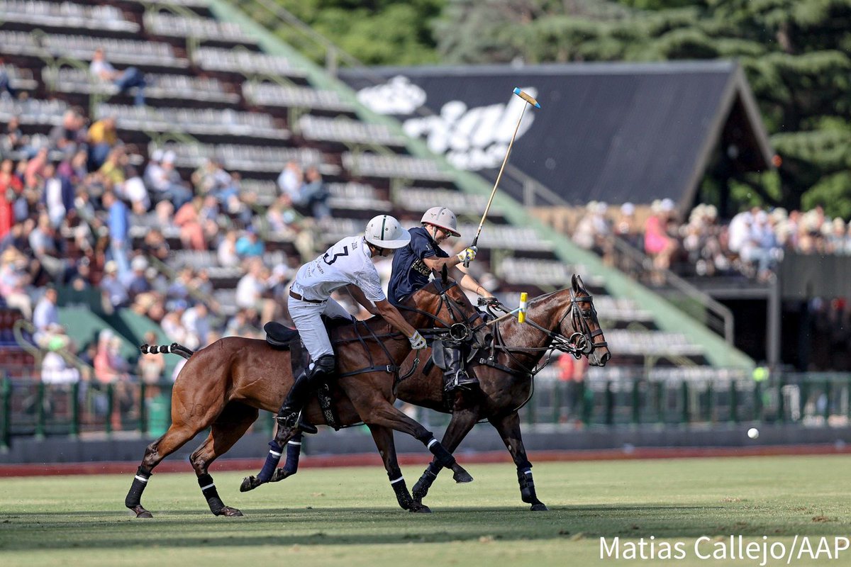 asocdepolo's tweet photo. #128AbiertoArgentinoHSBC

Final del sexto chukker: La Dolfina Saudi P. T. 8 (Adolfo Cambiaso -h-), La Ensenada Brubank 7 (Juan Britos -h- de penal).

Foto: @MatCallejo https://t.co/LtQrmDH2fC
