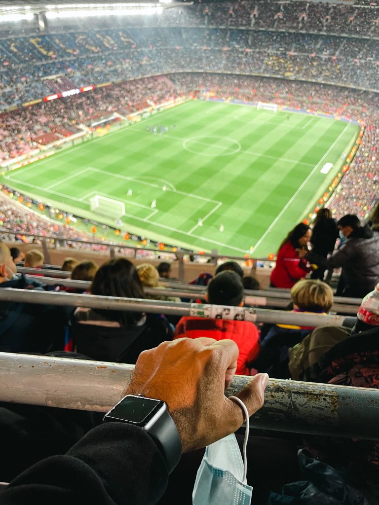 Mj_id_'s tweet photo. لحظة الحلم، من قلب الكامب نو.

#برشلونة https://t.co/seWrJLSNP8