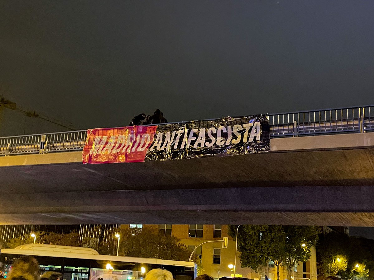 [MANIFESTACIÓN]

Esta tarde las calles de Madrid han vuelto a llenarse de antifascistas.

Ellos nunca se fueron,  nosotras tampoco.