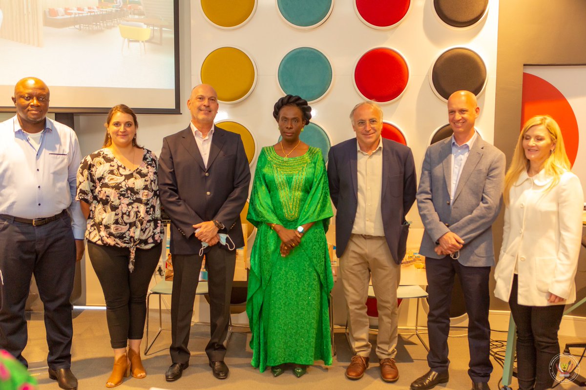 19.11.21 | Présentation de la maquette de la possible rénovation des bâtiments de la CADECO à la délégation accompagnant la Ministre D’Etat, Ministre du Portefeuille <a href="/adelekayinda01/">Princesse Adèle Kayinda Mahina</a> par l’entreprise Transglobe qui était venue étudier le terrain pendant 3 semaines à Kinshasa.