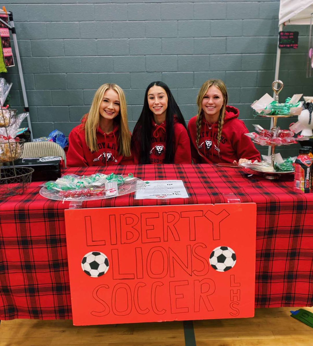 LHSWSOC1's tweet photo. Come say hi to Sky, Ki, and Emma at the holiday fair and support the Soccer Teams!🖤 https://t.co/WzIEBlZSt4