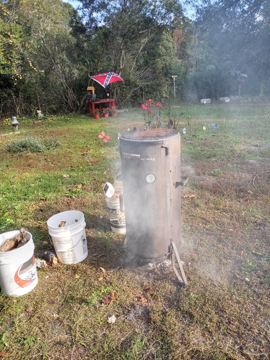 sawpine9's tweet photo. West Fraser ham on Smoker. GO GATORS
BEAT Missouri
#flgators #ham #florida https://t.co/EElK0RV8BV
