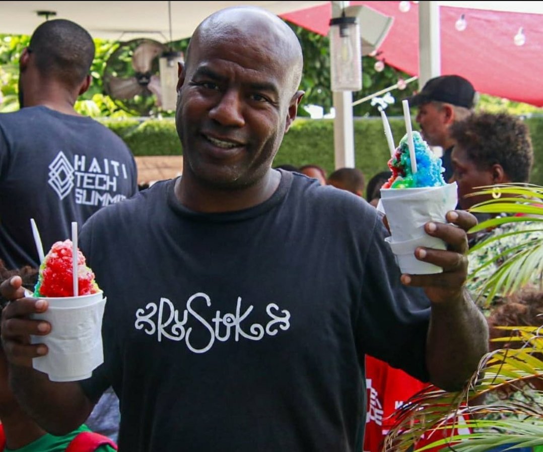 sno_izz's tweet photo. Saturday = fresco et Paté Kodé day!!
#snoizz
#pausefraicheur
#pausesaveur
#pauserelax 🍧💦💯
#streetfood
#ayiticherie
#foodie
#Haiti https://t.co/Ym5JyUY0YQ