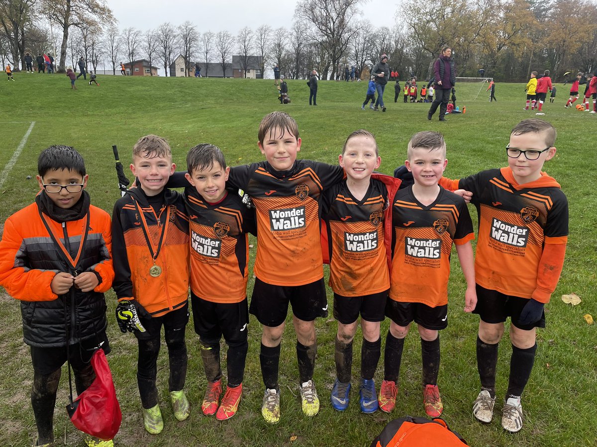 Great penultimate games of season for our Wolves in <a href="/ERSDALeague/">ERSDA</a> vs St Cadocs Utd and City! Another cold and wet one but still kept some smiles for the end! Goals today for Jayden⚽️ Max⚽️Lewis⚽️Thomas⚽️ ⭐️ players were Lewis for ⚫️and for 🟠the two stand-in GKs Adam and Porter 🐺