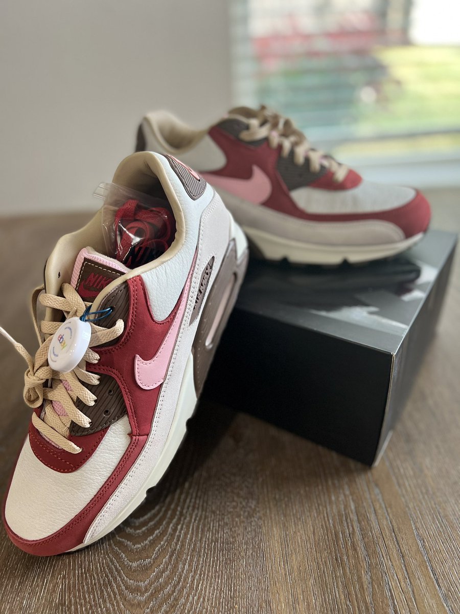 caballero_eddie's tweet photo. Major shout out to @ebaysneakers for the Bacons. I enter so many drawings and special events but don’t win. Can’t lie, I was a little skeptical but I’m pumped! #groundgame19 #eBaysneakers #Sweepstakes #eBayInsideDrop https://t.co/mJfMxINYUJ