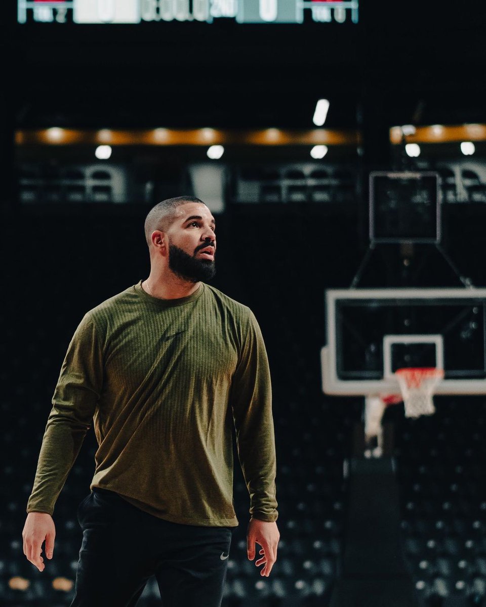 Earlier today #Drake was seen shooting hoops at Georgia Tech. 🏀

📸 <a href="/NavVisuals/">Naveen Thavathiru</a>