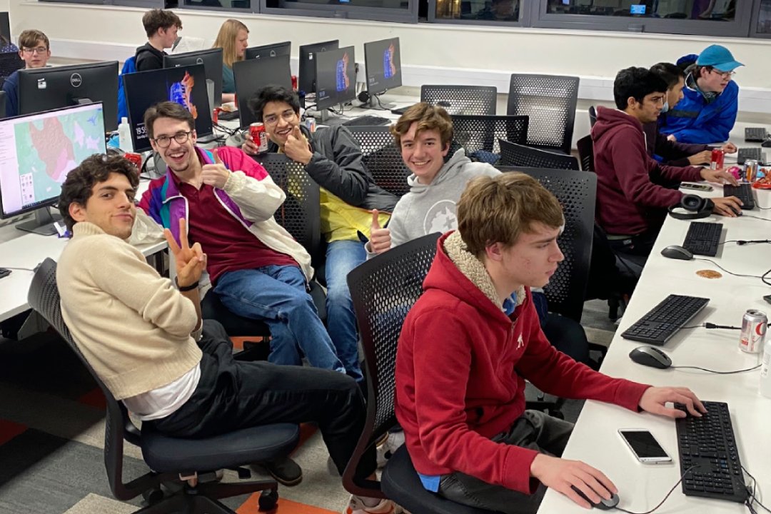 A bunch of ECS students posing for a photo