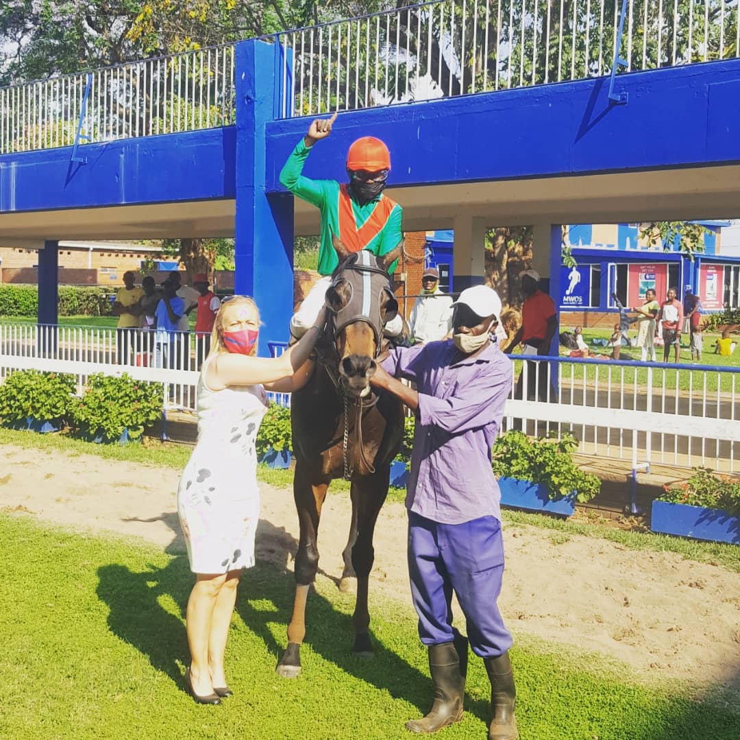 ClubMashonaland's tweet photo. Race 6
Winner - Captain Of Tortuga
Trainer - @stidolphracing
Jockey - Nobert Takawira
Owner - Team Valor International (Nom: Mr.B.Irwin) @TeamValor
Breeder - Drakenstein Stud @DrakensteinStud & Team Valor International @TeamValor
#Racingisarush #FlyingFinish #Sprinters https://t.co/yy3tgd92cG