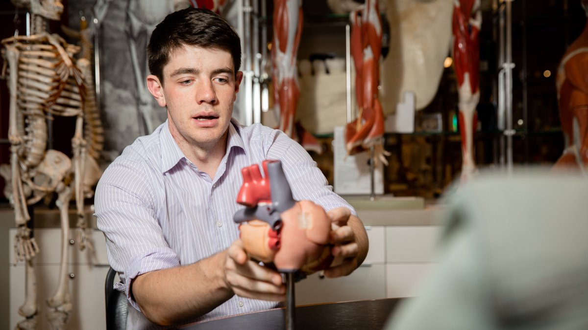 Congratulations to MBChB grad Dr Benjamin Alsop-ten Hove who has received a prestigious Rhodes Scholarship! At Oxford University, Ben wants to study for a Master of Public Policy and Master of Science in Evidence-Based Intervention and Policy Evaluation. 
universitiesnz.ac.nz/latest-news-an…