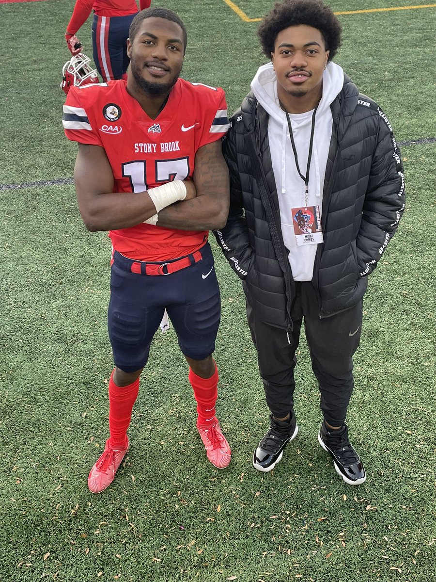 mikaicombs's tweet photo. Thank you @Coach_Hatch for the inviting me to the game today. Had a great time. https://t.co/bj2cSGFV0L