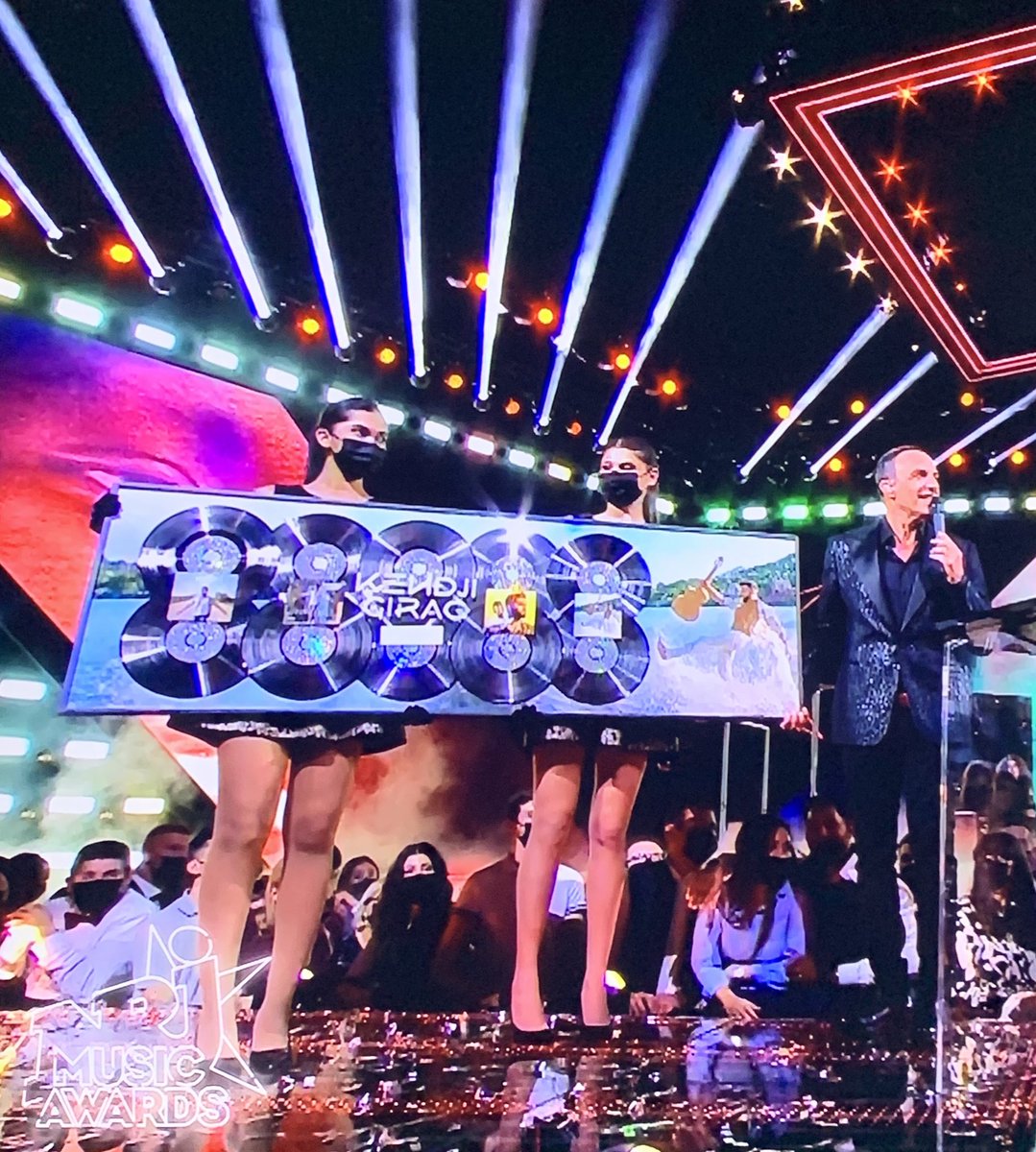 Danaharis's tweet photo. Ça va jamais passer ça dans la caravane mon cousin! #nma #NMA2021 #NRJMusicAwards https://t.co/mz19RFM3Iw