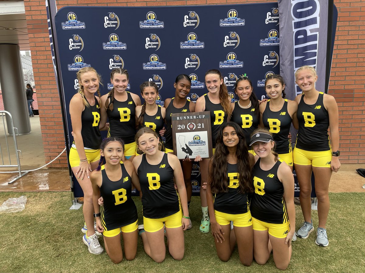Brea_Running's tweet image. So proud of my kids today!!!! Both squads back to state!  Looking great in the Black and Yellow!
#yeahuhhuhyouknowwhatitis