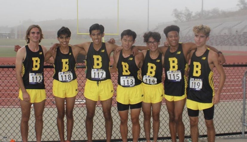 Brea_Running's tweet image. So proud of my kids today!!!! Both squads back to state!  Looking great in the Black and Yellow!
#yeahuhhuhyouknowwhatitis