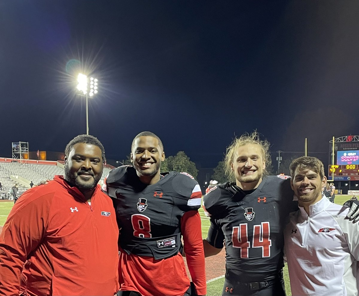 CoachBradGovs's tweet photo. Enjoyed help coach these fellas.  Congrats on a great career and a winning season!!! https://t.co/Ympjtr3zA6