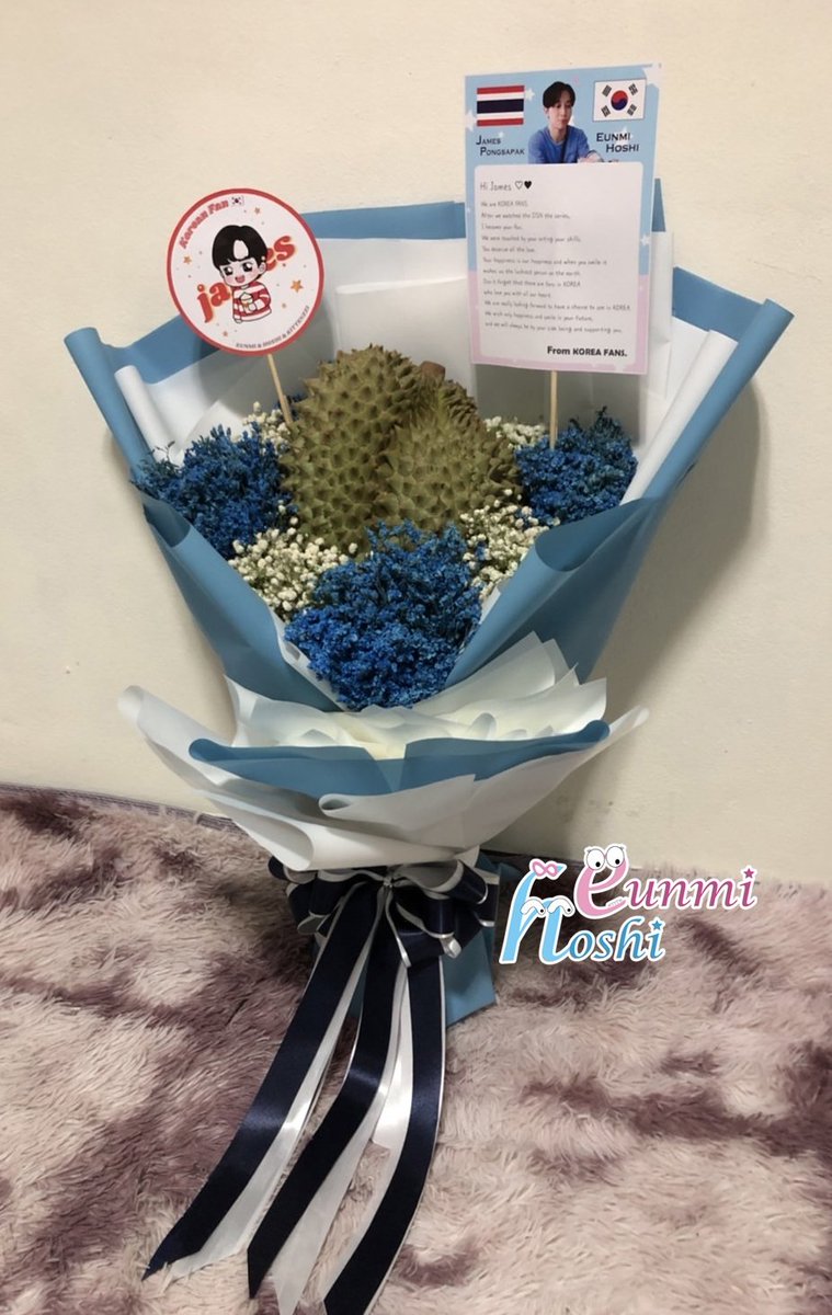 AQUA12030mond's tweet photo. 두번째 선물은 "Durian bouquet."
제임스가 두리안을 너무 좋아해서 3.4kg
의 두리안 부케를 준비했습니다☺
맛있게먹어^^
I hope you like everything.💙😚
#JamesPongsapak
함께해준 내동생들 ^^별이 너와함께해서 모든것이좋았어 수고했어 사랑해❤
support with @akasora_th @supha_stonzzi https://t.co/89B8EbbScl