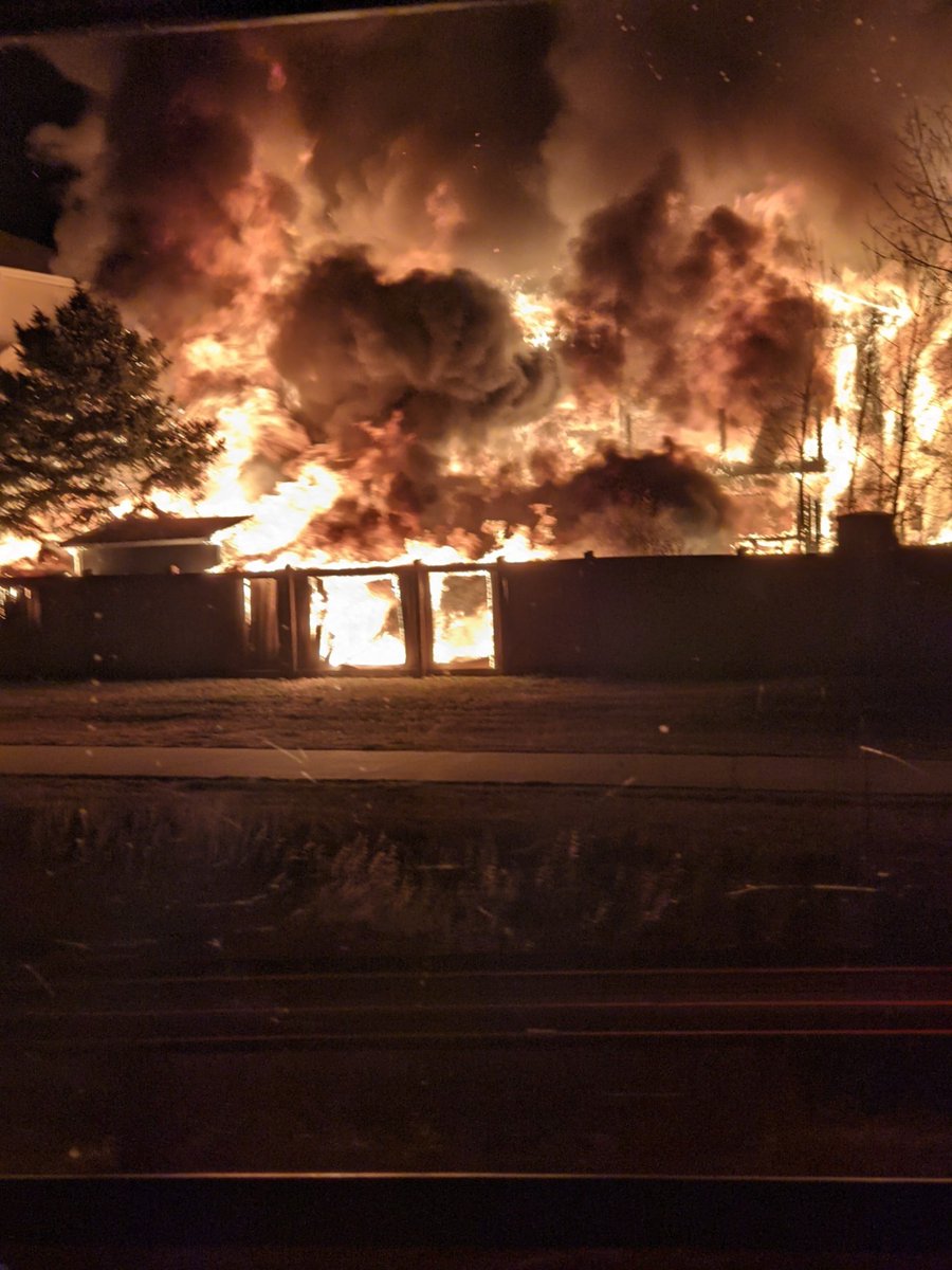 ThorntonFire's tweet photo. Yesterday evening the Signal Creek Community experienced a tragic fire that affected 3 homes, displacing 13 individuals. 

To assist these families, Tarver Elem staff will be hosting a gift card drop off from 12-2P on Sun, Nov 21 in the school parking lot.  

@Adams12 @TarverES https://t.co/WNjytFNrJd