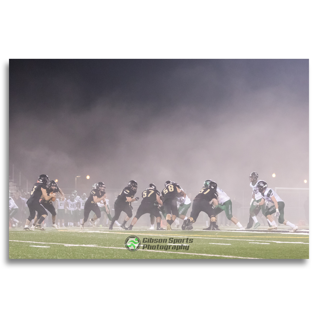 GibSportsPhoto's tweet image. Undercover Operation - A bit of evening fog didn't prevent Windsor HS Football from overcoming El Cerrito's challenge in the NCS Div. 3 playoffs. Windsor, California, USA. 19Nov21 #CaptureTheAction #ShareTheMemory #football @WHSCA_ATHLETICS
