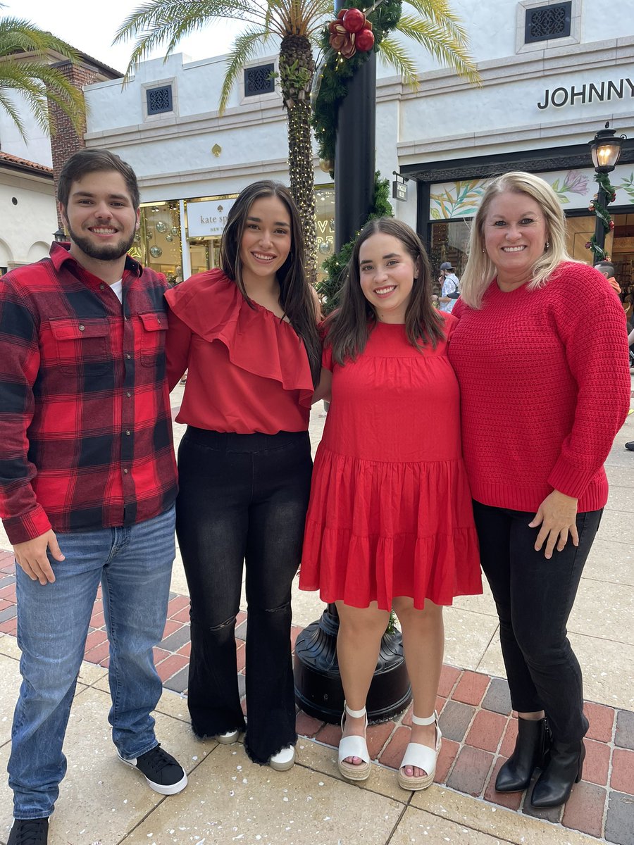 RomanG_56's tweet photo. Florida with the fam❤️ https://t.co/pmA6tQEHAZ