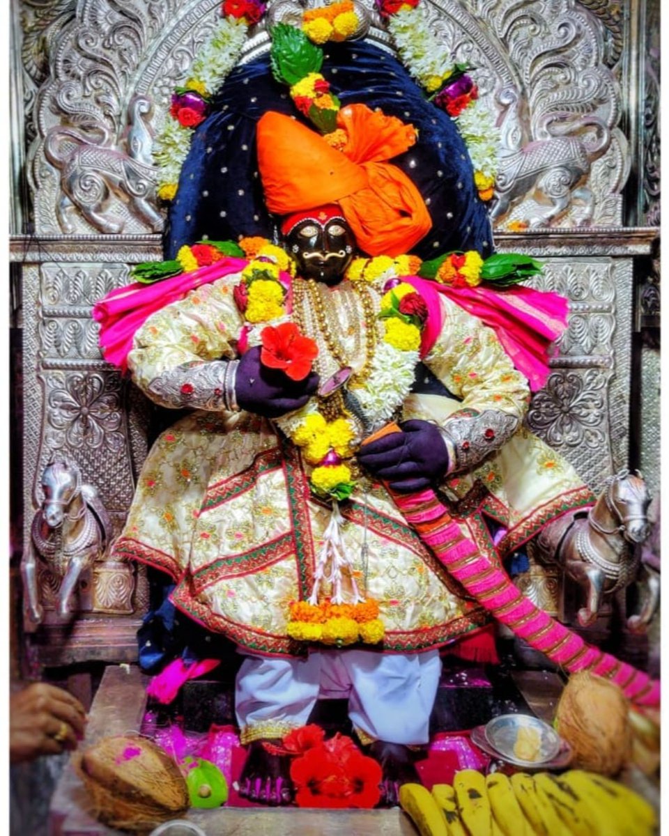 MarathiStars's tweet photo. दख्खनचा राजा जोतिबा😍😍🥰💝
.
.
.
#marathi #marathistars #ganpati #jotiba #mahalaxmi #aambabai #mahadev #changbhal #marathi #kolhapur #maharashtradesha #maharashtradesha #maratha #maharashtra #pune #mumbai #kolhapurmaharashtra #jyotiba #jotibarja https://t.co/vVHydCRUrI