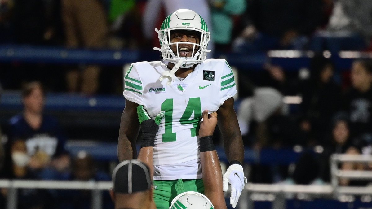 MeanGreenFB's tweet photo. 106 yards and a TD on just 𝙩𝙝𝙧𝙚𝙚 catches

Have a day, @_RodericBurns!

#GMG https://t.co/ggeDBYZcKa