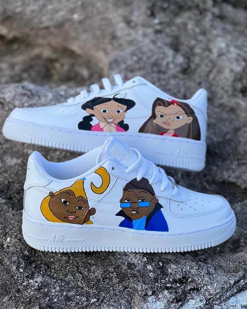 Marion42183251's tweet photo. Hi #sneaker lovers. Just dropped the Proud Family half custom design. Check out the Instagram and place your order. 
_m.customs_ 
#proudfamily #CartoonArt
#cartoons #sneakers #sneakerhead #customshoes #shoedesigns #nike #airforce1 #customairforces https://t.co/2MgkFyrDK7