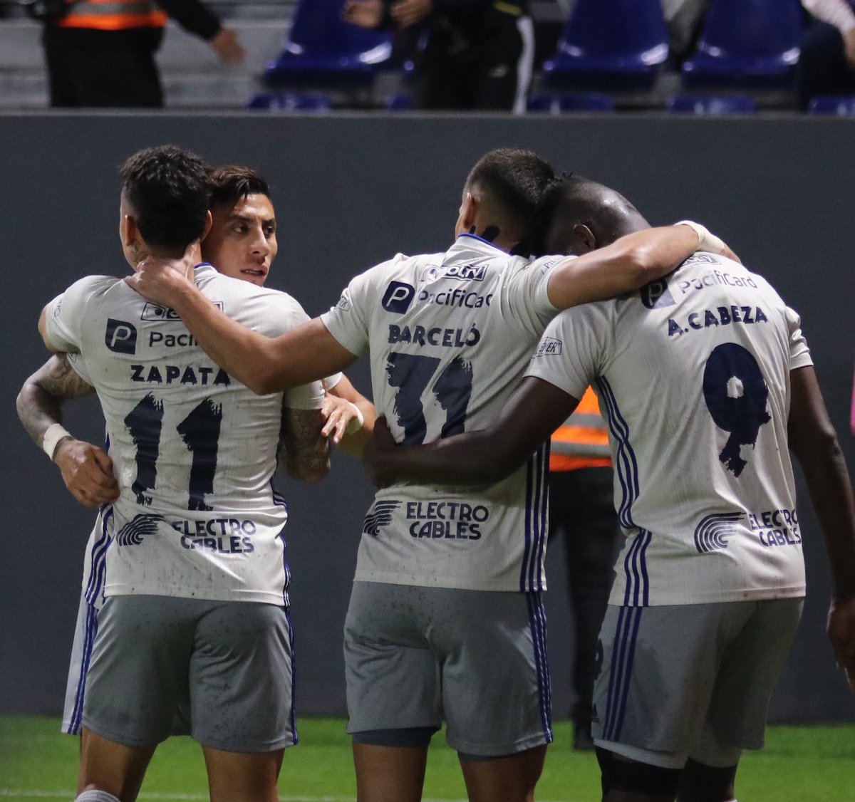 Hincha_Azul's tweet photo. SIEMPRE CONTIGO CLUB SPORT EMELEC!! https://t.co/1dangQoiRt