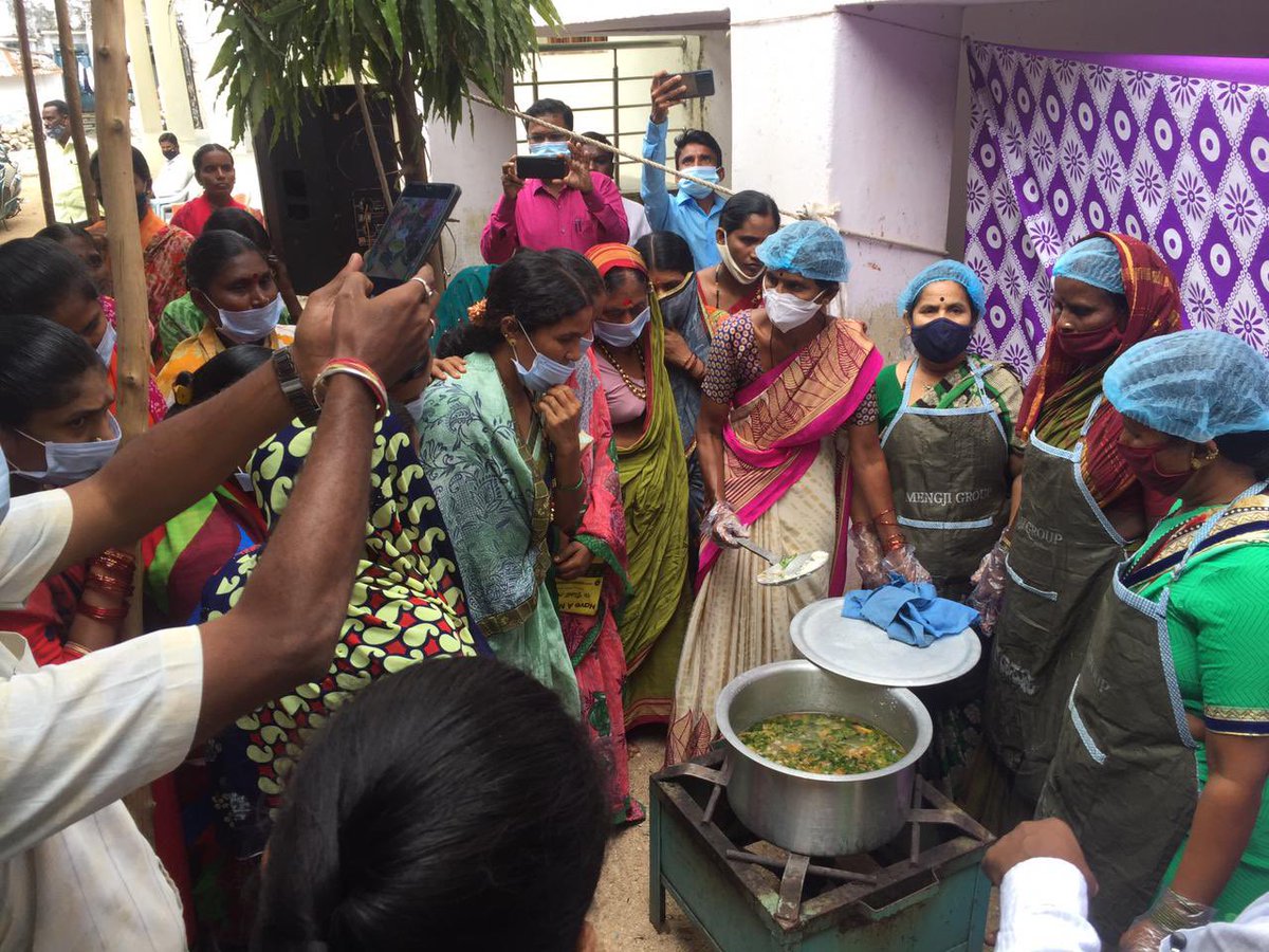 RoohiniSaran's tweet photo. For the #AzadiKaAmritMahotsav , governments of 5 states - Jharkhand, Karnataka, Manipur, Nagaland and Bihar celebrated by distributing and sampling of fortified rice along with sensitization of beneficiaries. #eatrighteatfortified Few glimpses here! https://t.co/OgU4P8hGM5