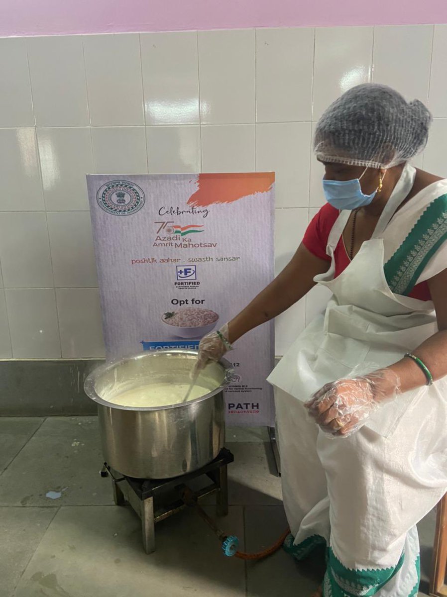 RoohiniSaran's tweet photo. For the #AzadiKaAmritMahotsav , governments of 5 states - Jharkhand, Karnataka, Manipur, Nagaland and Bihar celebrated by distributing and sampling of fortified rice along with sensitization of beneficiaries. #eatrighteatfortified Few glimpses here! https://t.co/OgU4P8hGM5