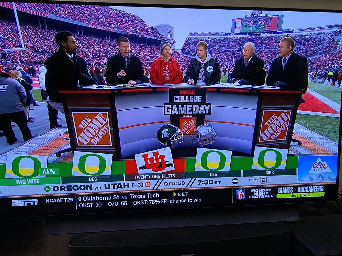 TomOrr4's tweet photo. My theory: this is actually even more embarrassing than when every person on the panel picks the wrong team. https://t.co/u4qhwsdNHr