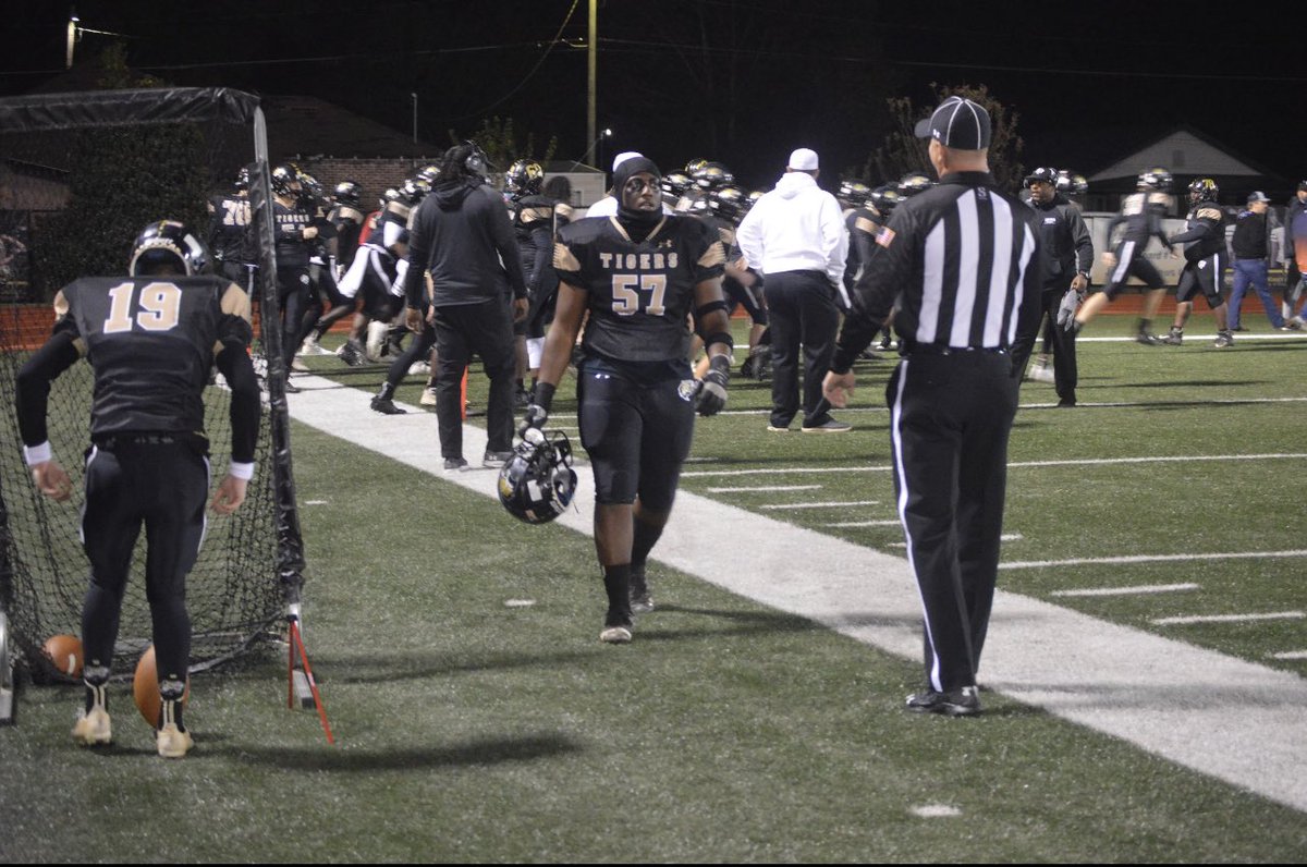 KoreyAndersonJ1's tweet photo. So grateful for my years of highschool ball and its opportunities something to forever be remembered,Thank you to my coaches for helping me come a long way as a man and player I’m forever grateful #57OUT🖤🤟🏾@Coach_MHale @CoachFossett @Coach_Strick_ @CoachMikeWatts @coachhardie64 https://t.co/z5uYa8X3OL