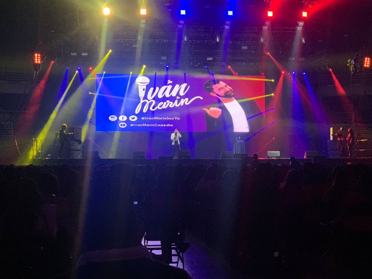 IvanMarinSoyYo's tweet photo. Una hermosa noche en Santiago de Chile. Mil gracias a todas las personas que nos acompañaron en el @movistararena #VolverAReir https://t.co/5i6tFrxoaz