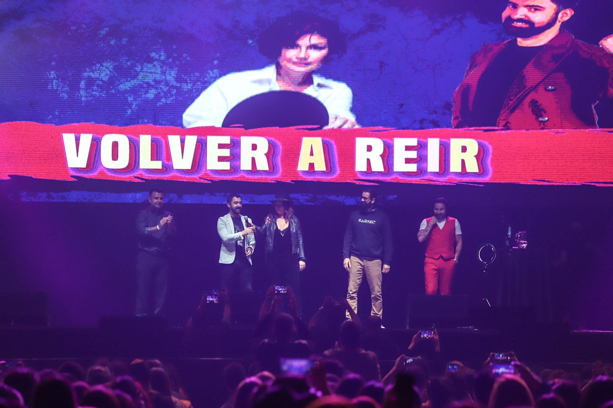 IvanMarinSoyYo's tweet photo. Una hermosa noche en Santiago de Chile. Mil gracias a todas las personas que nos acompañaron en el @movistararena #VolverAReir https://t.co/5i6tFrxoaz