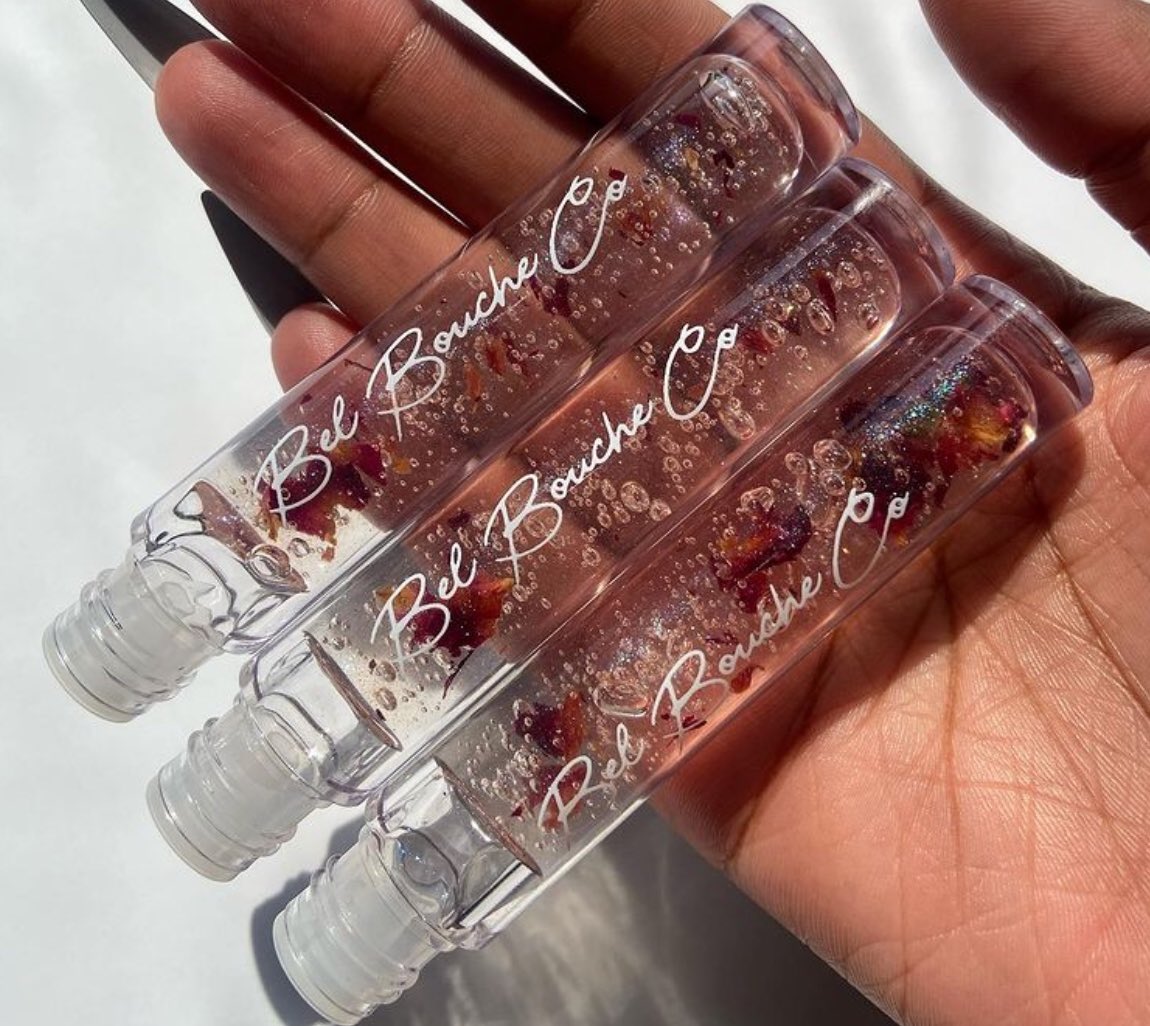 BelBoucheCo's tweet photo. Our new gloss "Rosa" after a bottle fill 🥀  
Bel Bouche glosses are not only cute 🥰 but more importantly we strive for lipgloss with high shine that is actually moisturizing with long term benefits. 🌱
Fun Fact: 90% of Bel Babes say that our glosses make their lips softer 😚 https://t.co/UqCattCzfb
