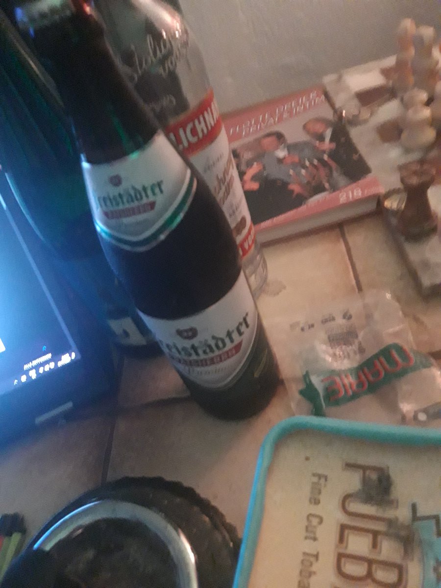 DraglLars's tweet photo. Fliesentischräusche https://t.co/BzXTC71O0t