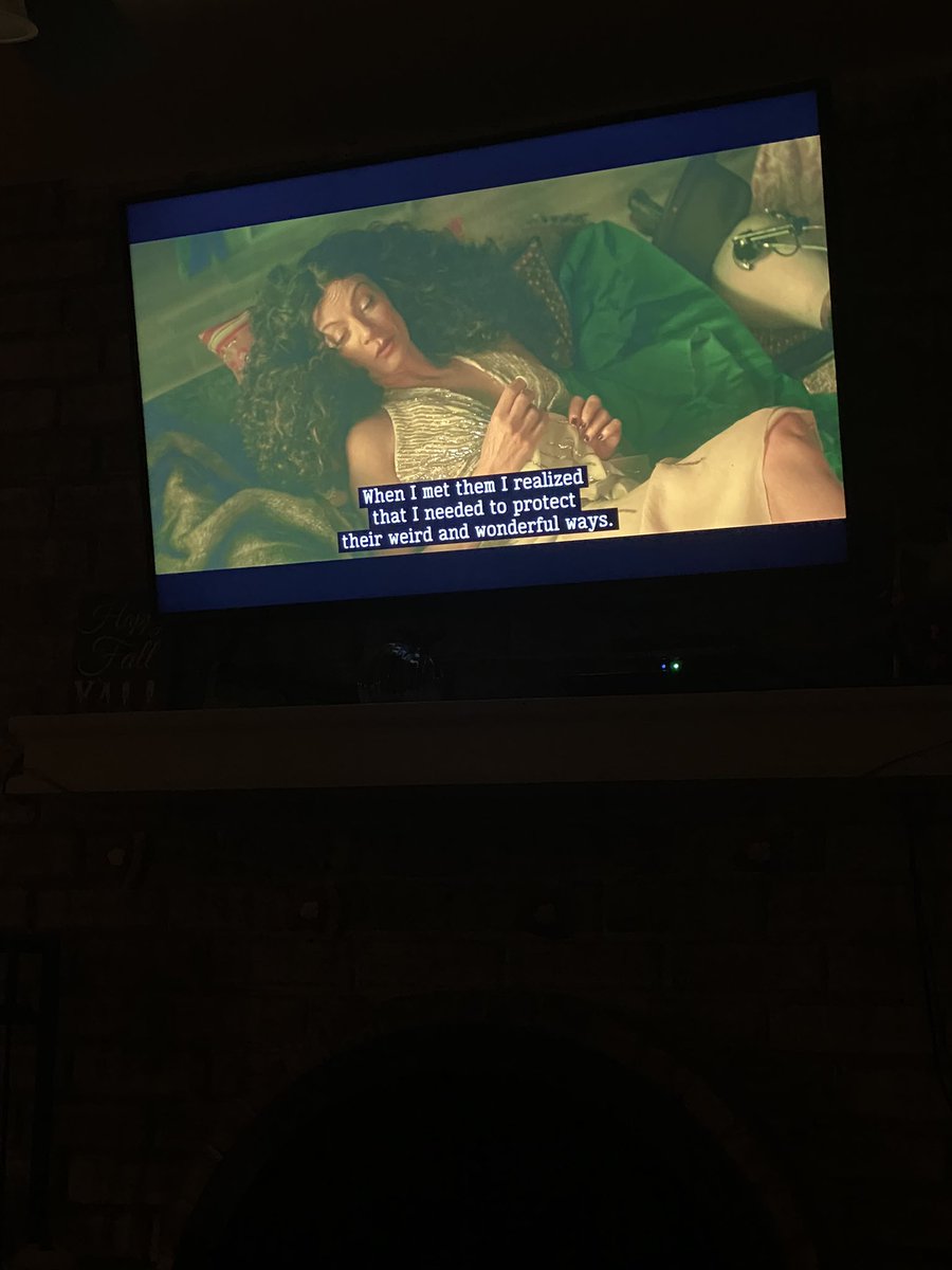 MissDixieGemDVM's tweet photo. Watching @DCDoomPatrol, as a comic book fan, a @FlightAttendant fan, and Whovian, and thinking that @MichelleGomez’s hair is currently my favorite character of all time 😍 https://t.co/eipzrlRik4