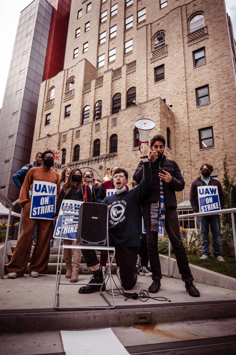 SW_Columbia's tweet image. As we wrap up third week of strike, Let it be known LOUD and C L E A R, We Are Still Going Strong! ✊

📸: @jeremychiuu 
#CUStrike #CUonStrike