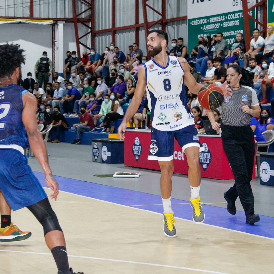SantaTeclaBKB's tweet photo. 🔥🏀 GANAMOS 🏀🔥

Finaliza el encuentro en el Gimnasio Municipal Adolfo Pineda y empatamos la serie de #PlayOffsLMB 💪🏻

Santa Tecla 94 - 85 San Salvador

Qué gran partido de nuestros campeones 🔥

Nos vemos el lunes en San Salvador 😉 https://t.co/KaNlmZvK88