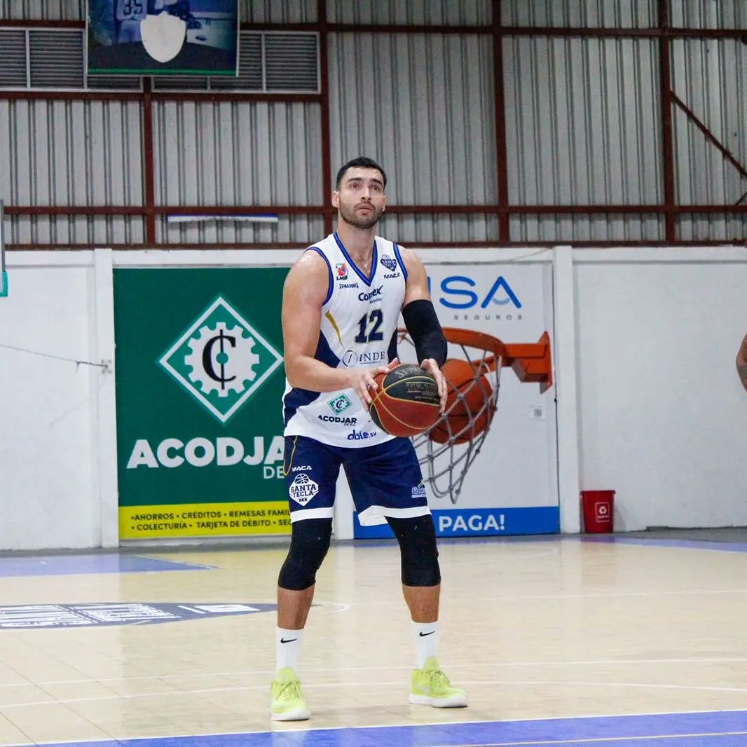 SantaTeclaBKB's tweet photo. 🔥🏀 GANAMOS 🏀🔥

Finaliza el encuentro en el Gimnasio Municipal Adolfo Pineda y empatamos la serie de #PlayOffsLMB 💪🏻

Santa Tecla 94 - 85 San Salvador

Qué gran partido de nuestros campeones 🔥

Nos vemos el lunes en San Salvador 😉 https://t.co/KaNlmZvK88