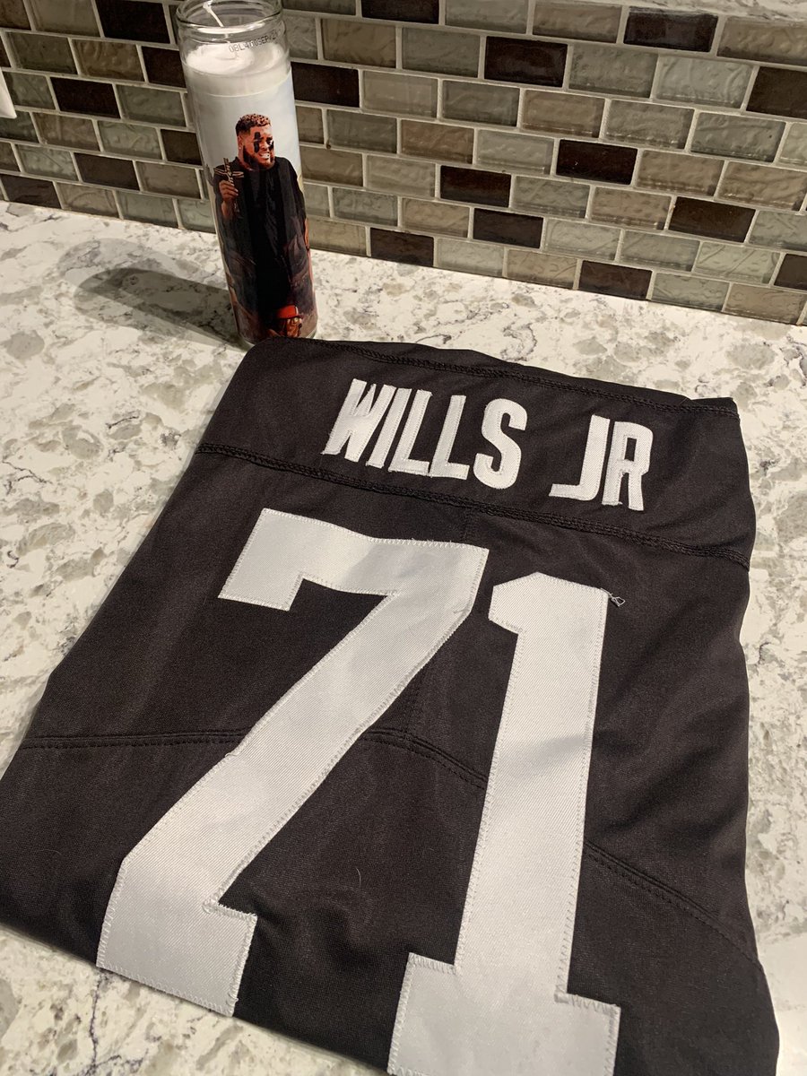 StaceyAllie's tweet photo. Had to add to my prayer candle collection 😂 Pumped to finally get back to the stadium tomorrow to see my fave, @JWills73! Need to get that good juju back into my jersey! @Browns https://t.co/4fMtii0Ip0