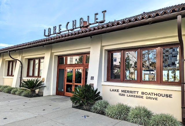 _restaurant_bot's tweet photo. The Lake Chalet Seafood Bar &amp; Grill; 1520 Lakeside Dr, Oakland, CA 94612, USA https://t.co/Tg1z0pAbCT https://t.co/yQCb09jElt