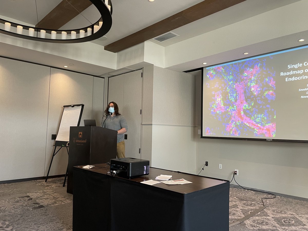 JulieBSneddon's tweet photo. So proud of our fantastic graduate student Sean de la O, who gave an excellent talk this morning at the @UCSF #DSCB retreat! Nice to be at our first in-person meeting in so long, and to see some pretty fall foliage to boot! https://t.co/Yj9sWb0jUO