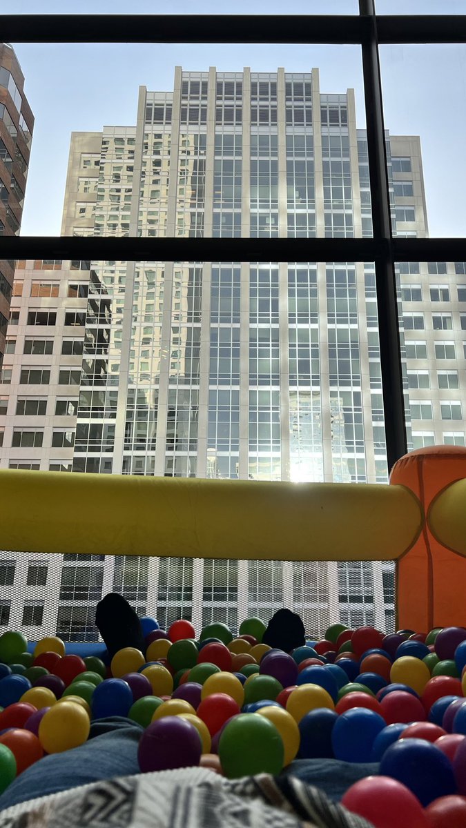 WhoToTrus tweet media