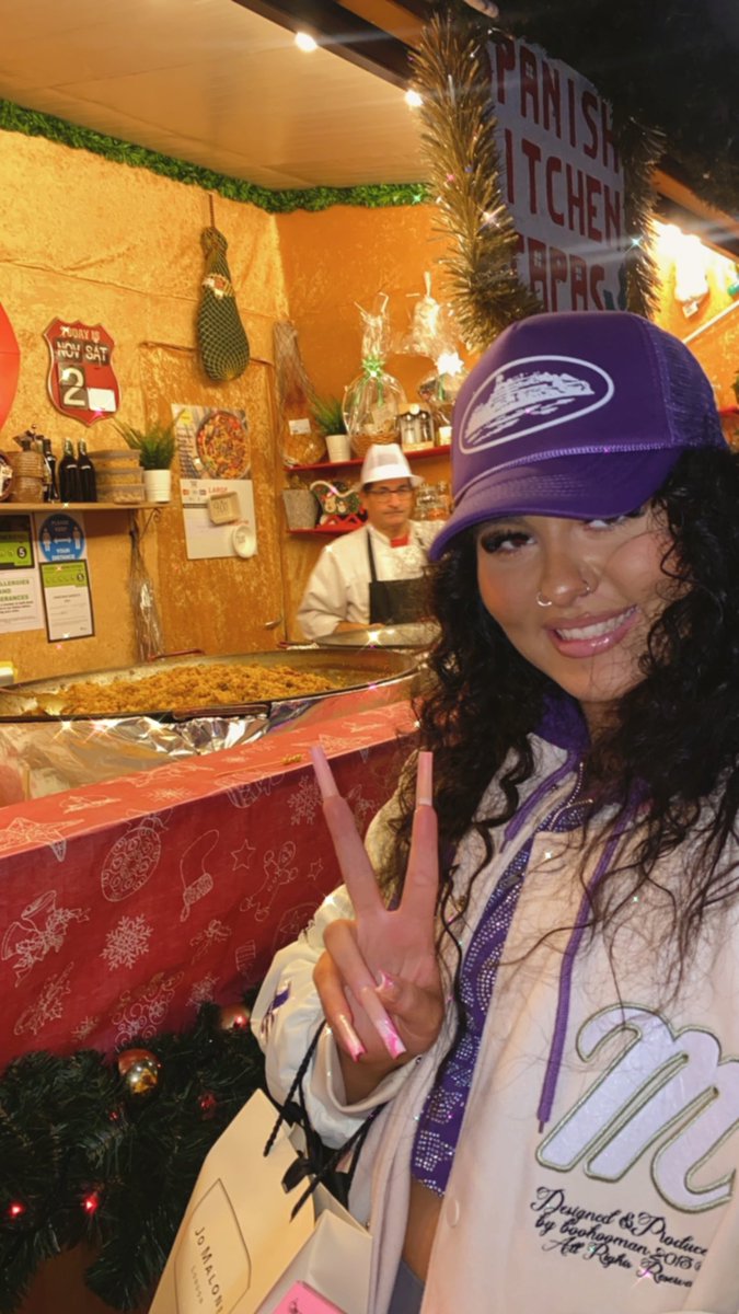 TalBrea's tweet image. José was pissed but I just wanted to get a pic with the paella😔