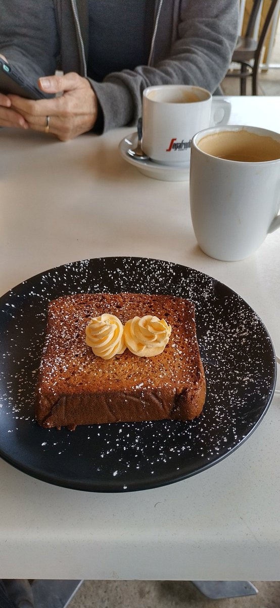 Banana bread civilisation
Next time they tell you there's no culture in Australia, show them this breakfast from +550km west of Sydney. And it's margarine!!! Does anyone even eat that anymore? Oh well, off we go

#JamesJoyce #Ulysses #australianculture