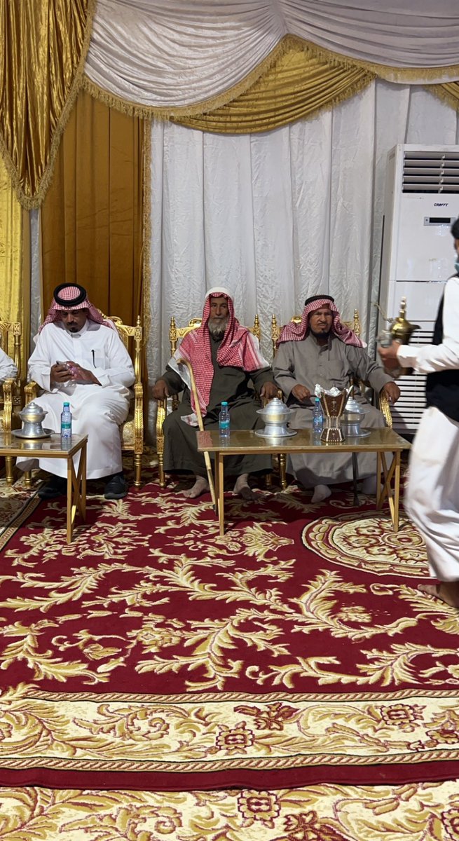 DHARYH_COUNCIL's tweet photo. #المجلس_البلدي_بمحافظة_ضرية

جولة لرؤساء المجالس للمشرفين على المزاد 

وعلى ملاك الإبل https://t.co/I8bi4Zr0Mk