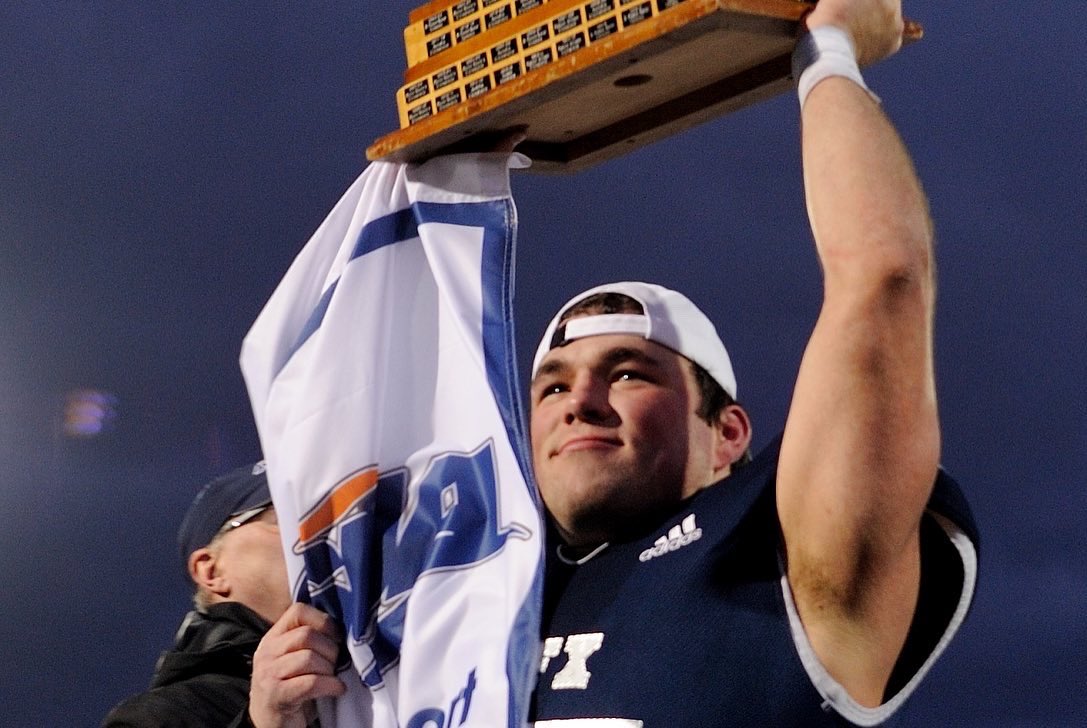 AUS_SUA's tweet photo. Congratulations to @StFXAthletics, your 2021 Subway AUS Loney Bowl Champions! The X-Men added a major win to their undefeated season, downing the Bishop’s Gaiters on home turf, with a score of 25-17.🏆

📸: Bryan Kennedy https://t.co/z9iGvufPgN