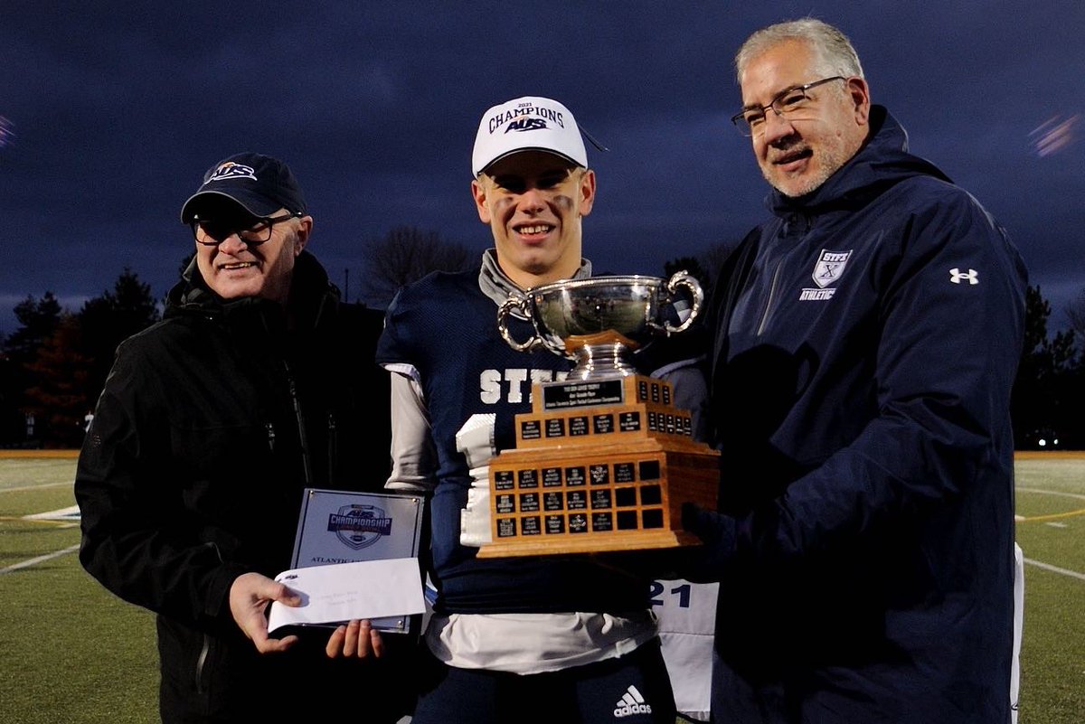 AUS_SUA's tweet photo. Congratulations to @StFXAthletics, your 2021 Subway AUS Loney Bowl Champions! The X-Men added a major win to their undefeated season, downing the Bishop’s Gaiters on home turf, with a score of 25-17.🏆

📸: Bryan Kennedy https://t.co/z9iGvufPgN
