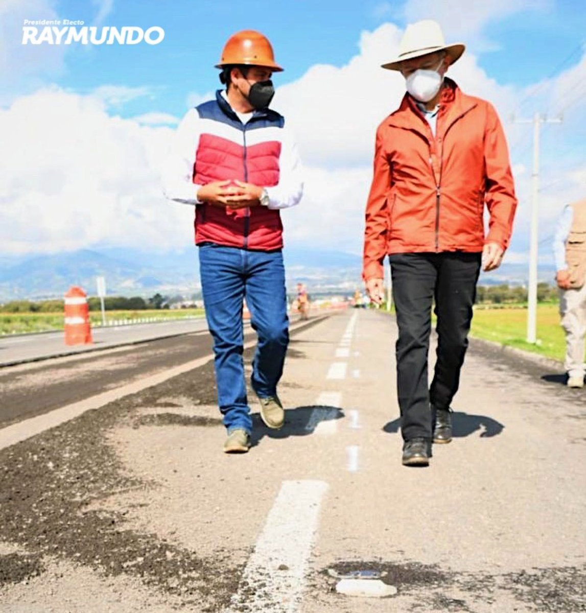 RaymundoMC's tweet photo. Las y los toluqueños merecen contar con calles dignas. En nuestra administración vamos a trabajar en el problema de bacheo que tanto aqueja a nuestra ciudadanía. #TrabajandoPieATierra https://t.co/Q6zvJLmAzX