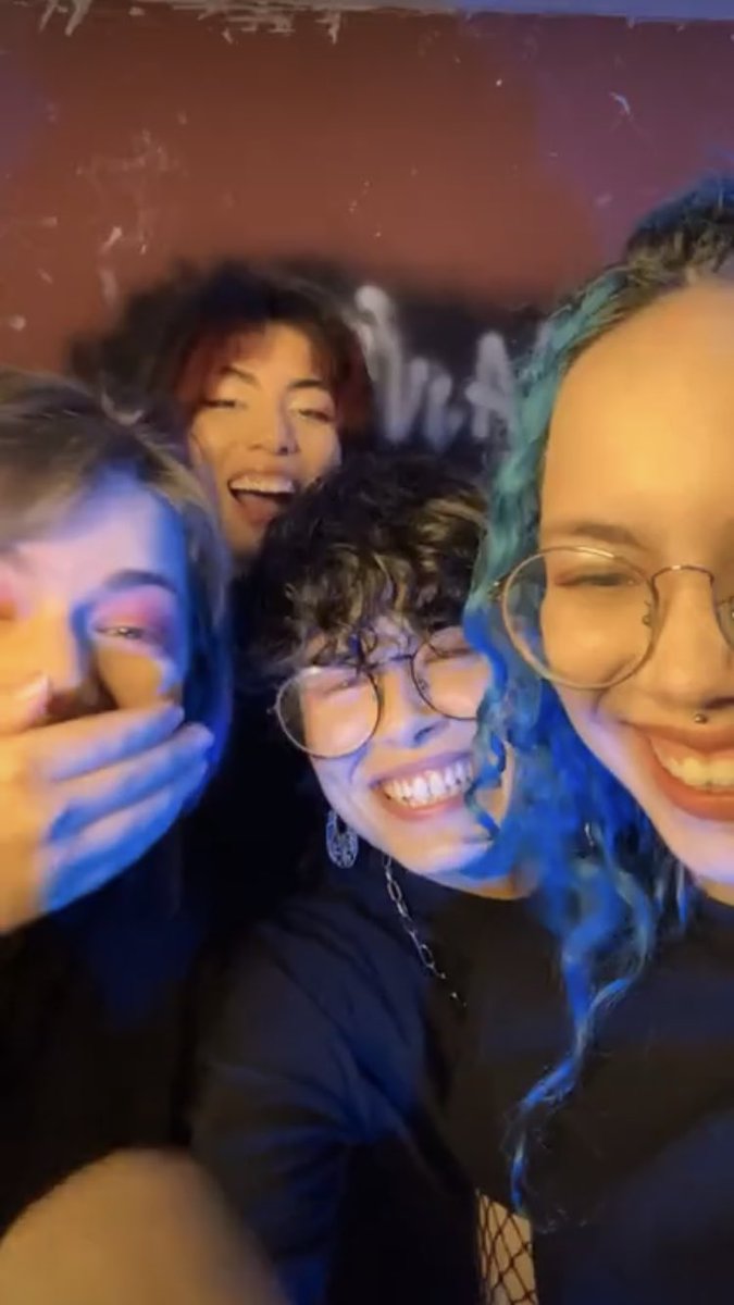 candykillermav's tweet photo. ✨ momentos da live de ontem ✨ https://t.co/yn1mYQtbZ5